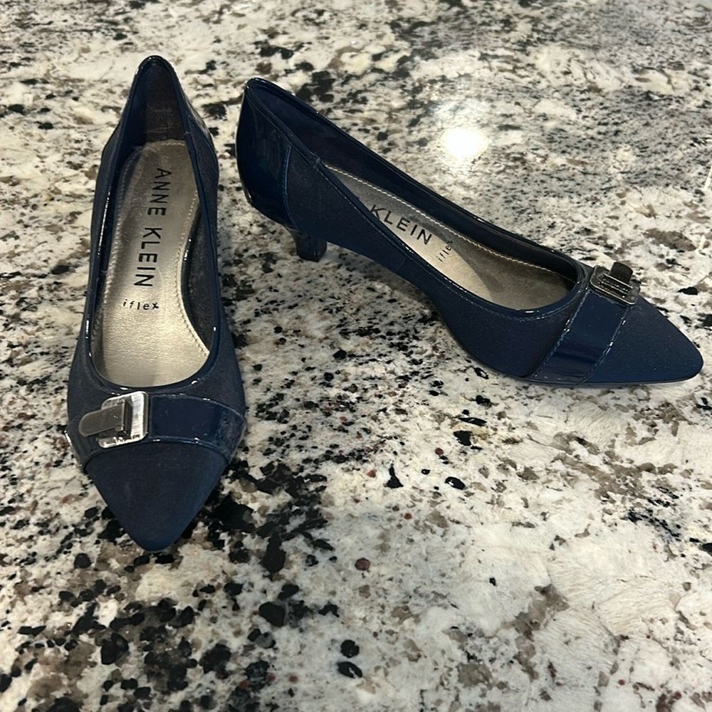 Anne Klein iFlex kitten heel size 9